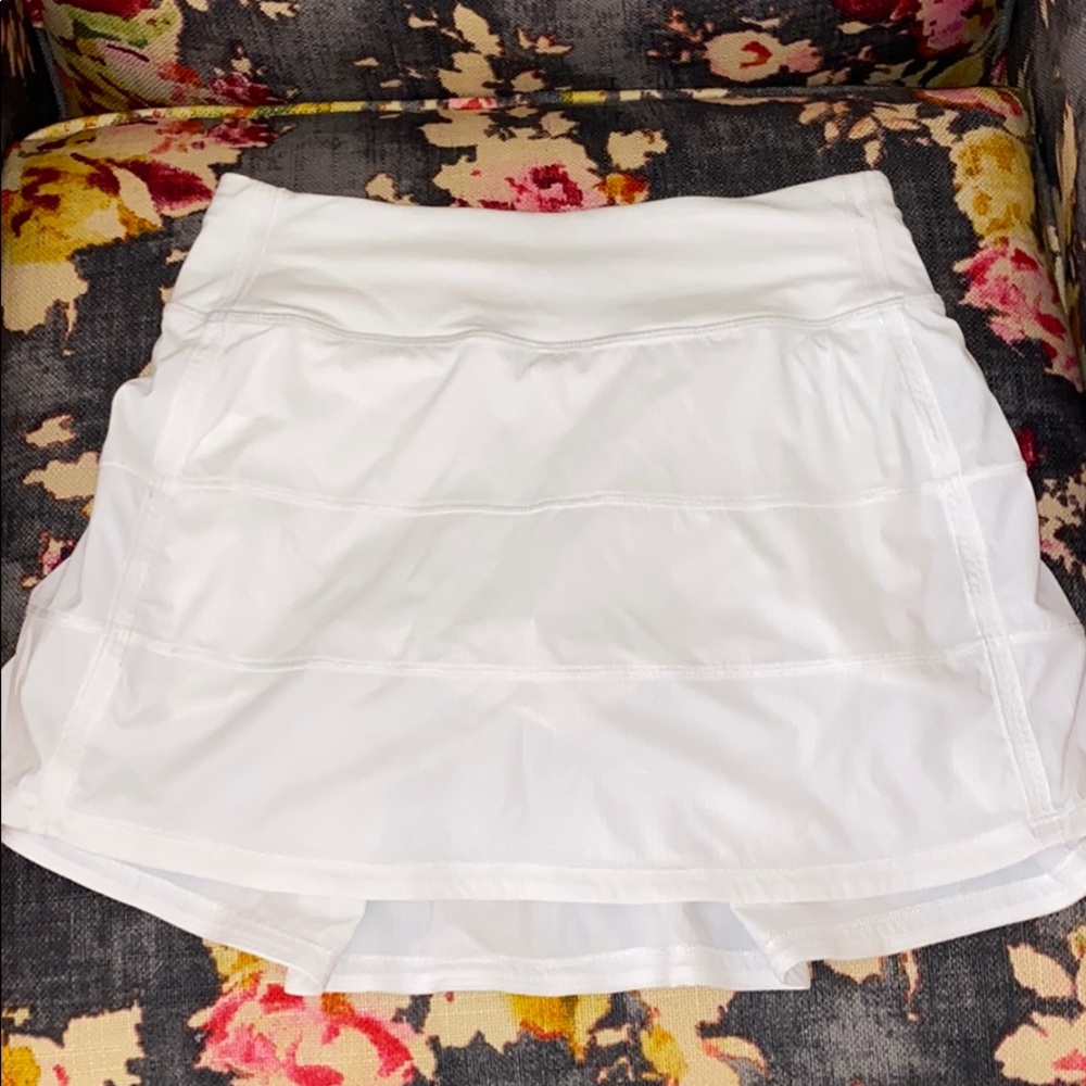 size 2 tall lululemon skirt 🤍